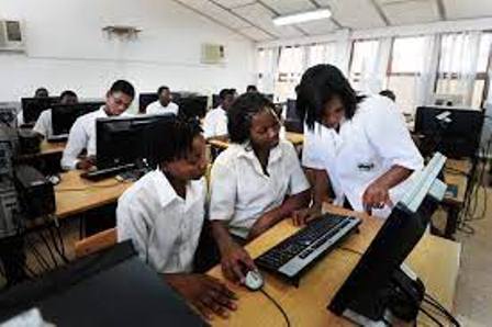Inclusão Digital: Cinco escolas quilombolas de Oriximiná passam a ter  sistema de internet via satélite - Ecam